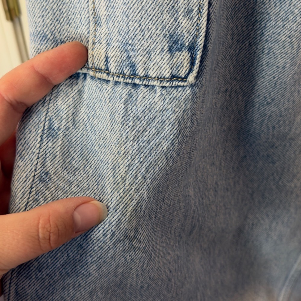 Old Navy Sky Hi Wide-Leg Cargo Denim Jeans Size 16 Light Wash Pockets Utility - Picture 3 of 15